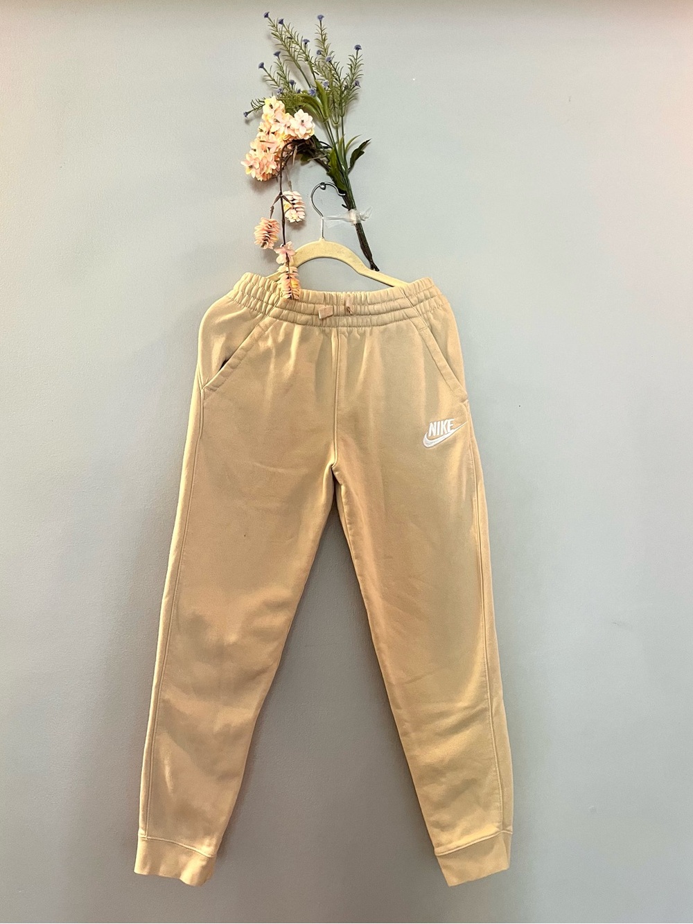 Kids Nike Jogging Pants | Size Youth Large | Slim style | Cream | Soft